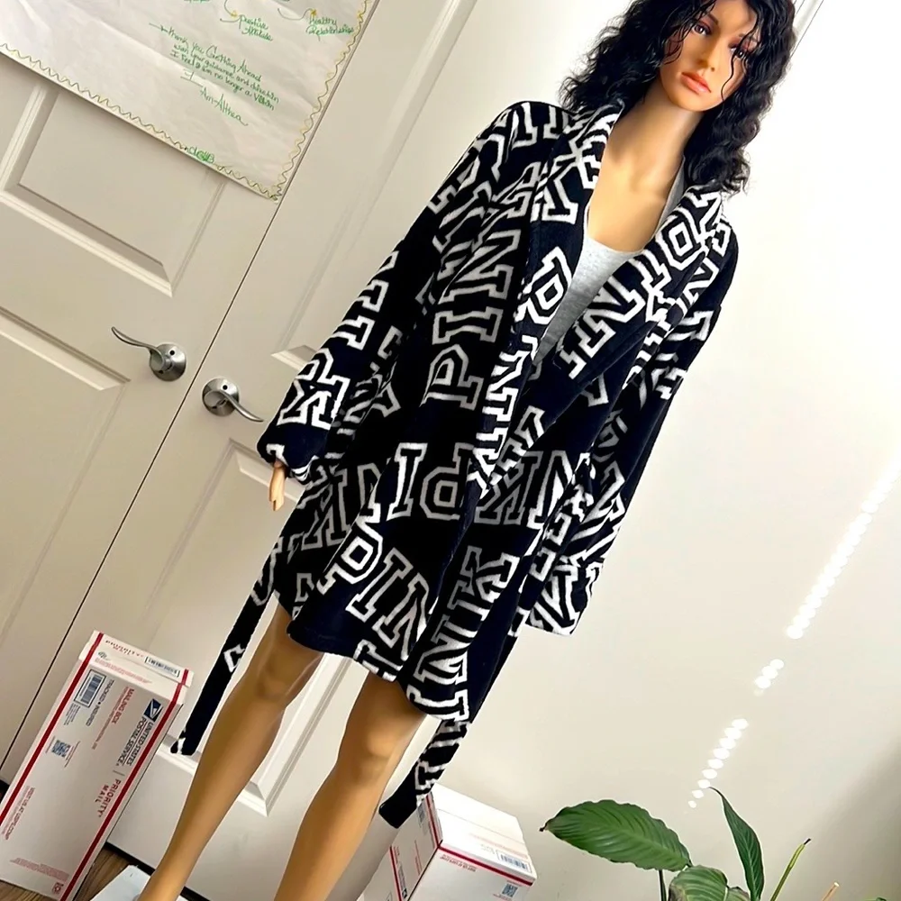 (Sold) V/s PINK robe - Picture 12 of 14